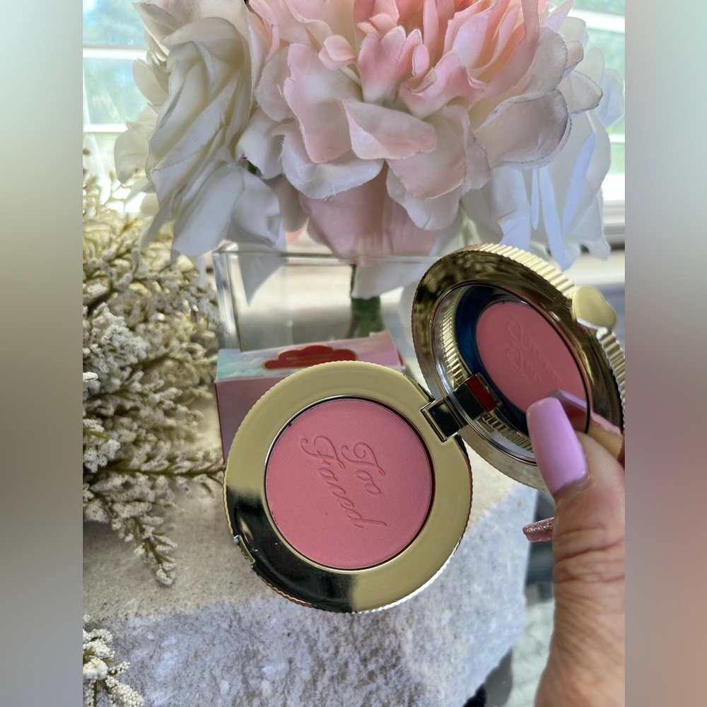 NIB - Too Faced - Cloud Crush Blurring Blush - Tequila Sunset